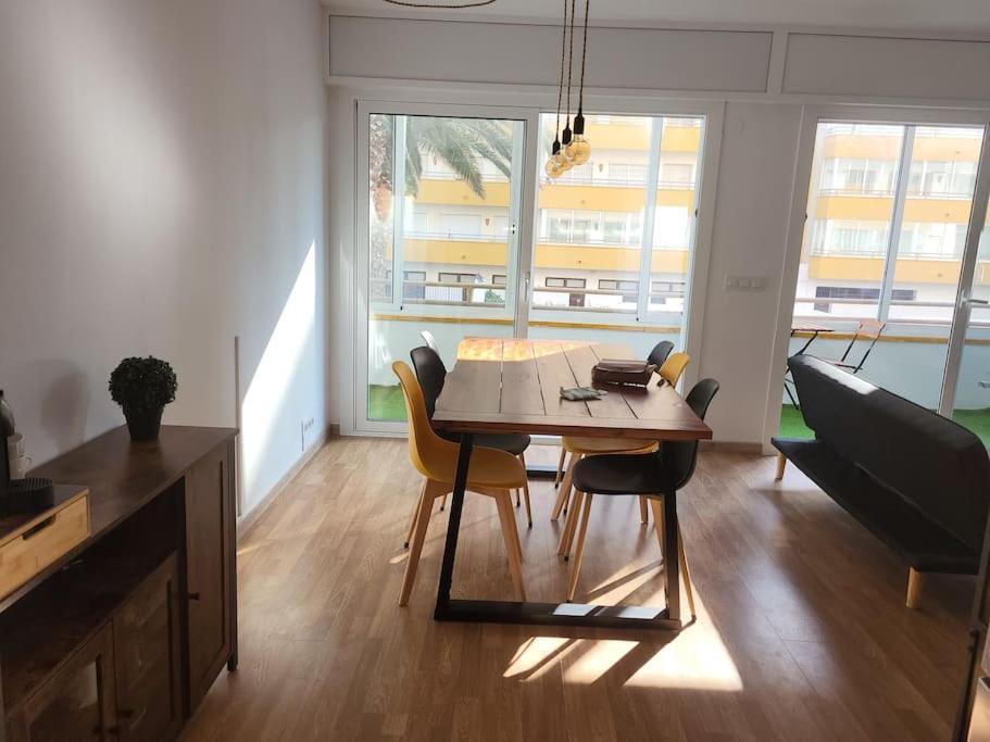 Superbe Apartement En Residence Avec Piscine Roses Kültér fotó
