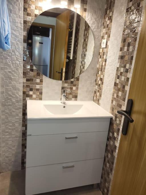 Superbe Apartement En Residence Avec Piscine Roses Kültér fotó