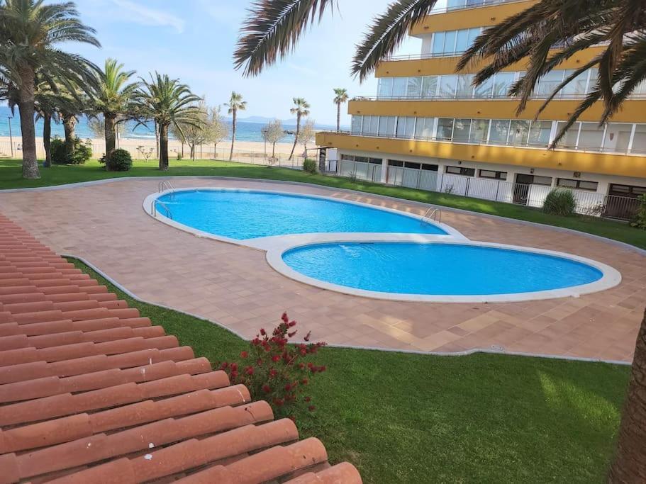 Superbe Apartement En Residence Avec Piscine Roses Kültér fotó